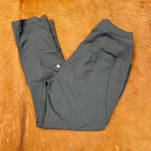 LULULEMON athletic crop pants, similar to studio pants size 8/M